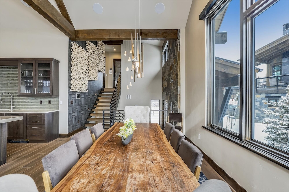 Falcon Haus 4 Bedroom Townhouse by RedAwning