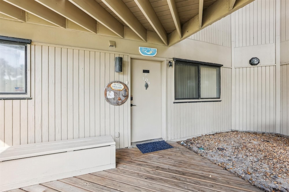Hibiscus H104: Cozy Island Retreat With Comfort & Charm