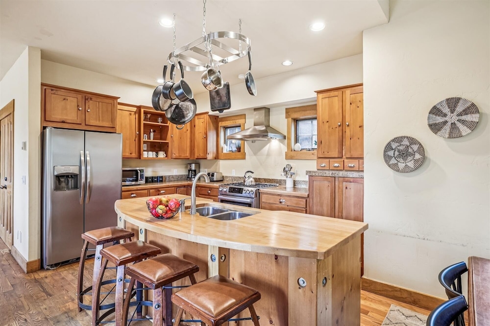 Little Bear Lodge 4 Bedroom Home