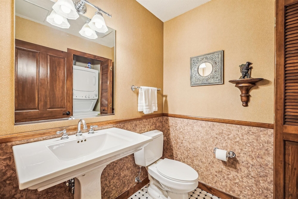Main Street Station 3305 3 Bedroom Condo
