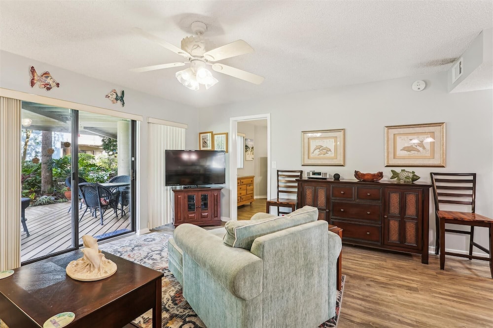 Hibiscus H104: Cozy Island Retreat With Comfort & Charm
