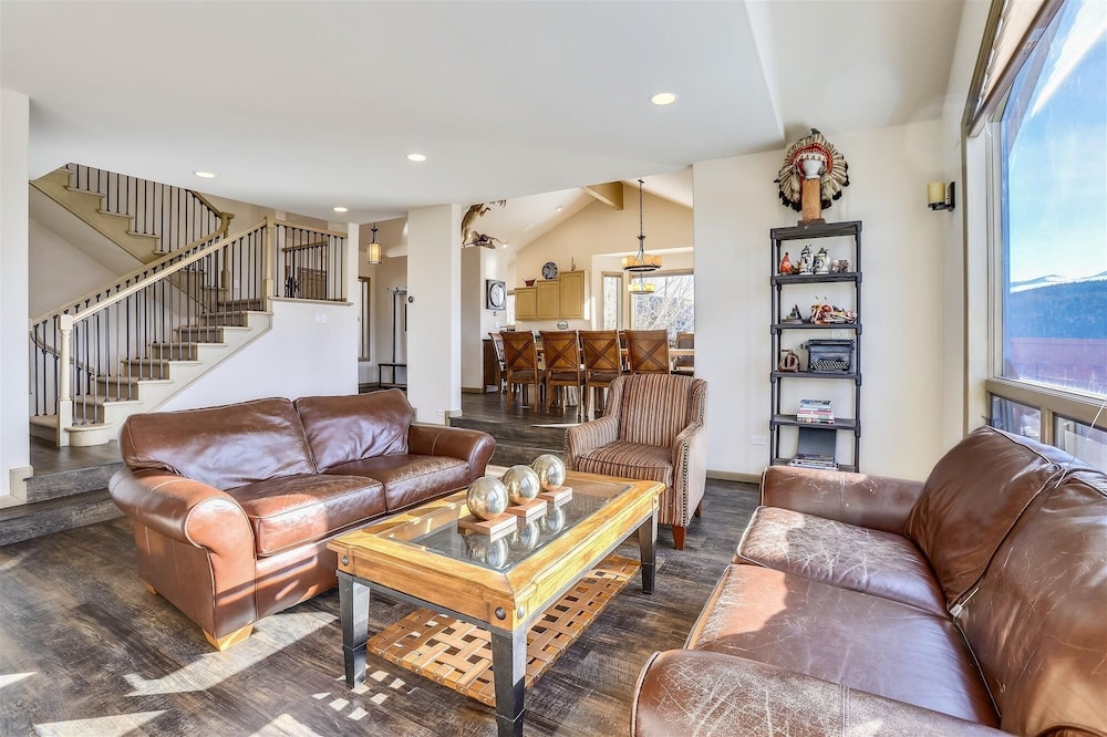 Charter Ridge 10 4 Bedroom Townhouse by RedAwning