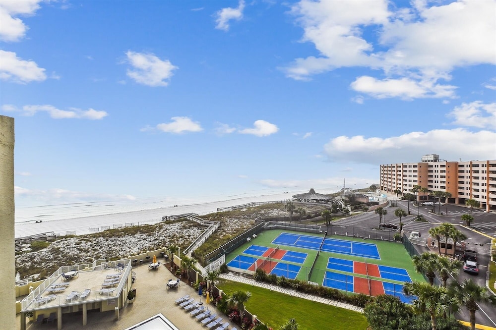 Inlet Reef 610 2 Bedroom Condo by RedAwning
