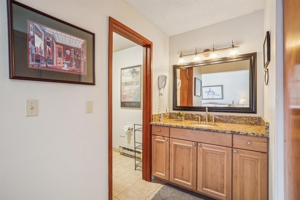 Pine Ridge 11e 2 Bedroom Condo