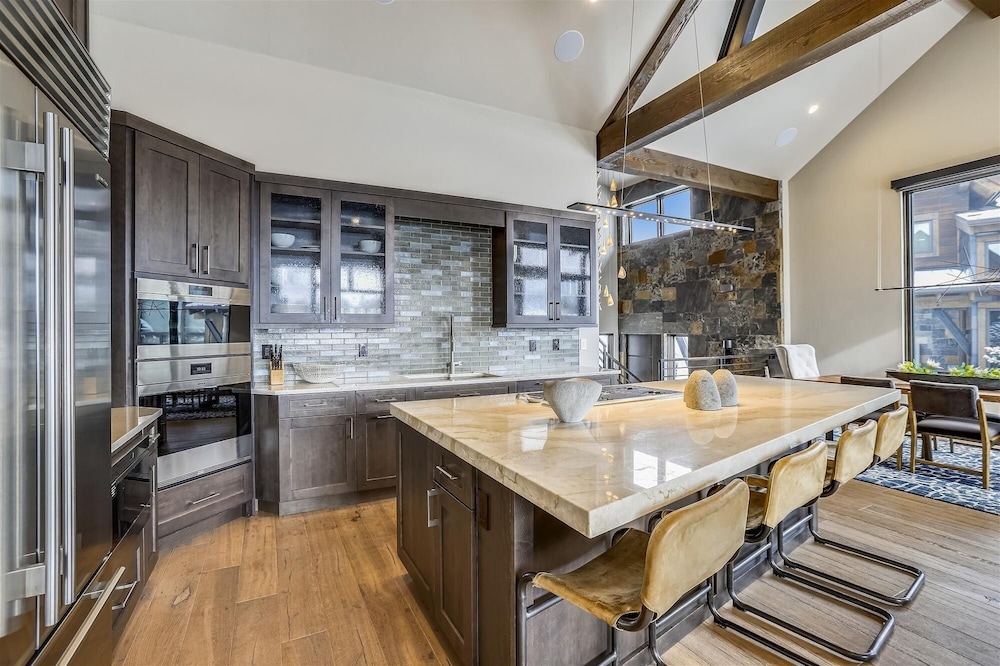 Falcon Haus 4 Bedroom Townhouse by RedAwning