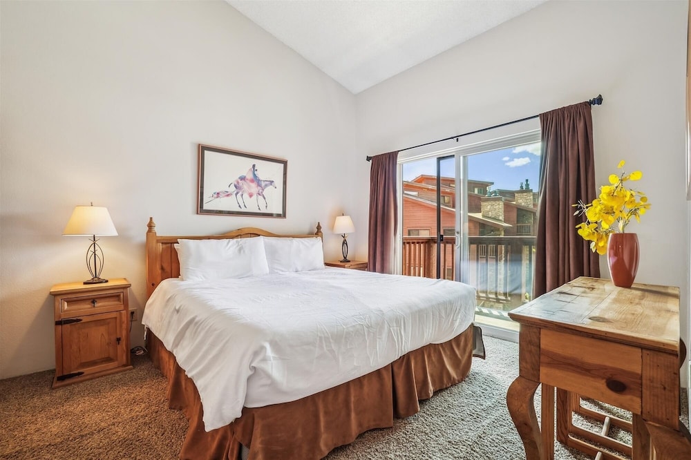 Pine Ridge 11e 2 Bedroom Condo