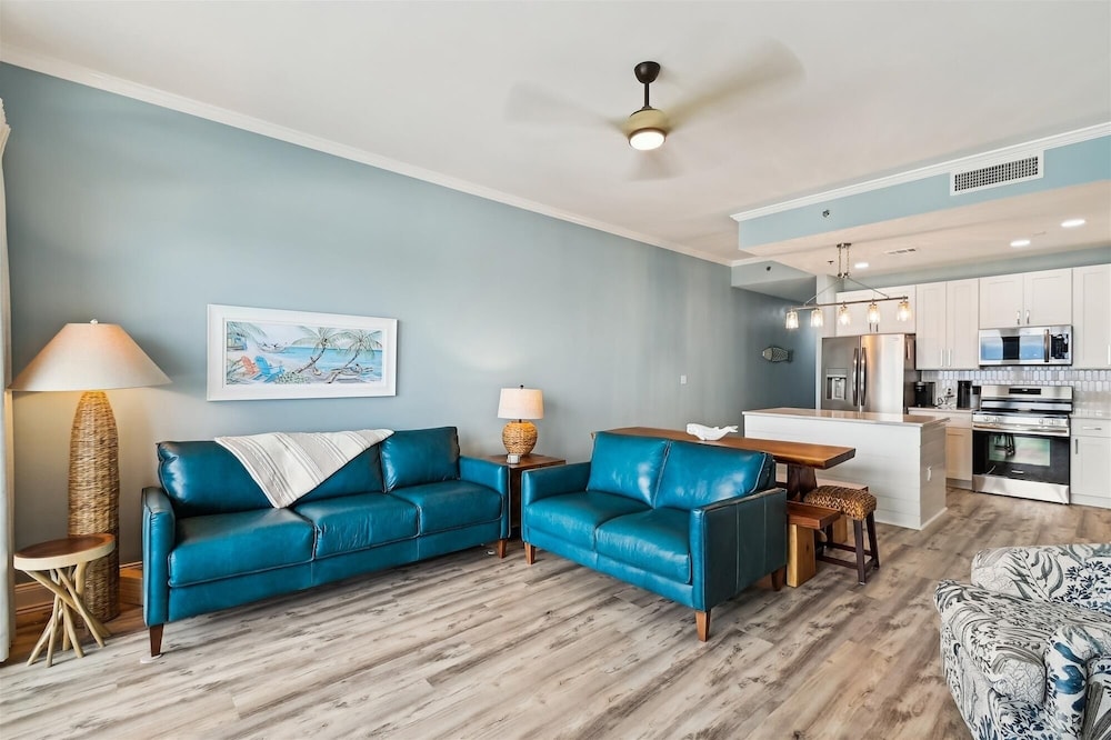 Laketown Wharf 2123 3 Bedroom Condo