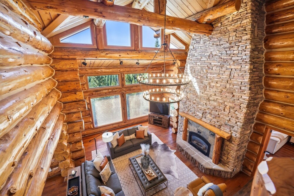 Modern Log Cabin 5 Bedroom Home by RedAwning
