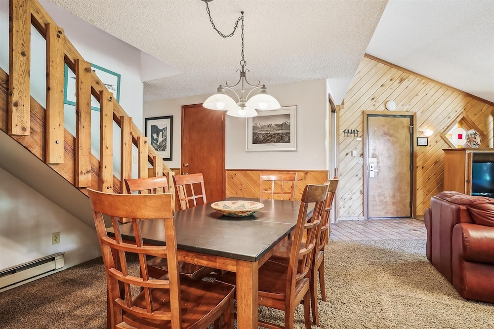 Pine Ridge 11e 2 Bedroom Condo