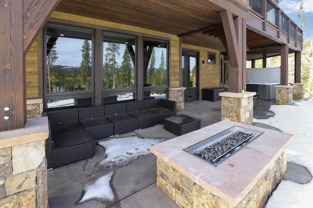 Barton Creek Vista 6 Bedroom Home