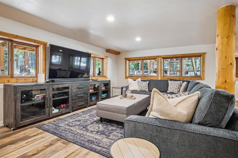 American Way Chalet 5 Bedroom Home