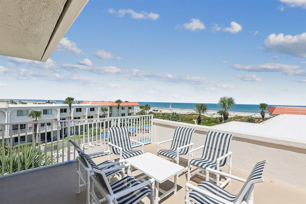 Oceanfront 3BR Condo: Gated, Breathtaking View