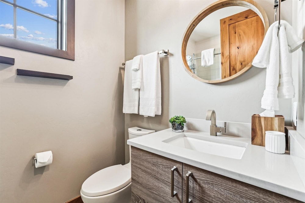 Decked Out Downtown 3 Bedroom Townhouse