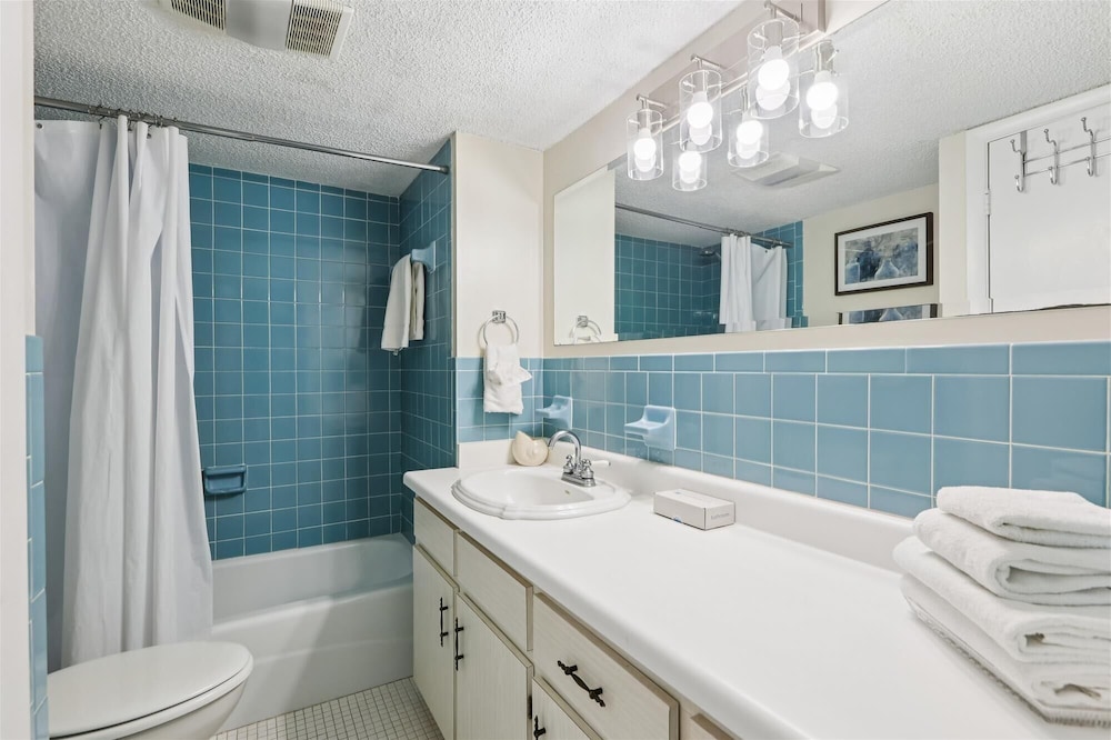 Oceanfront 3BR Condo: Gated, Breathtaking View