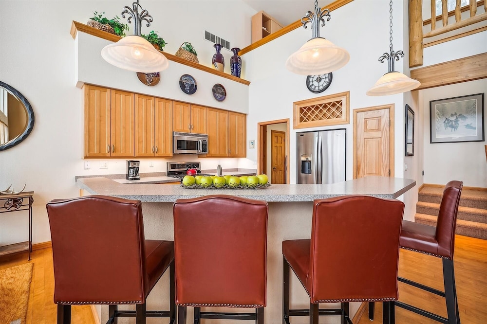 Timber Heights Lodge 3 Bedroom Home by RedAwning
