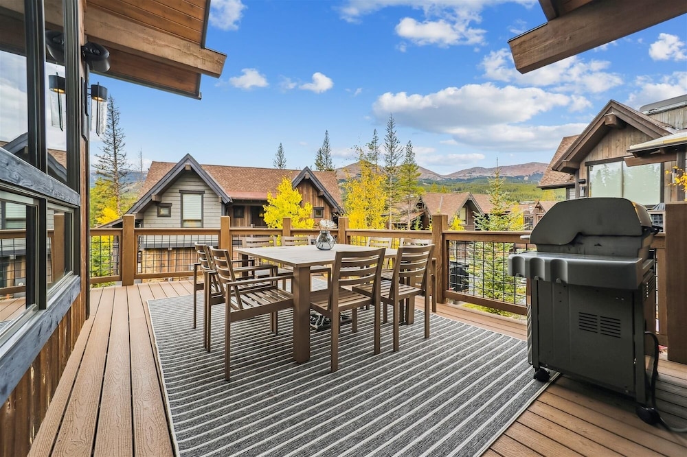Highwoods At Shock Hill 4 Bedroom Townhouse by RedAwning