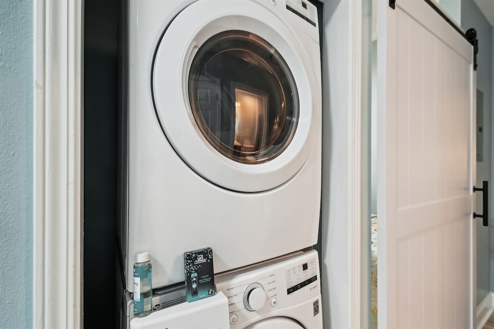 Laketown Wharf 2123 3 Bedroom Condo