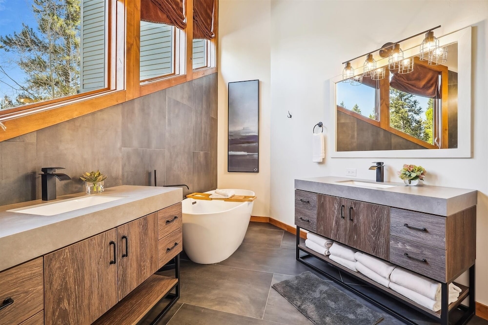 Summit Solitude Estate 3 Bedroom Home