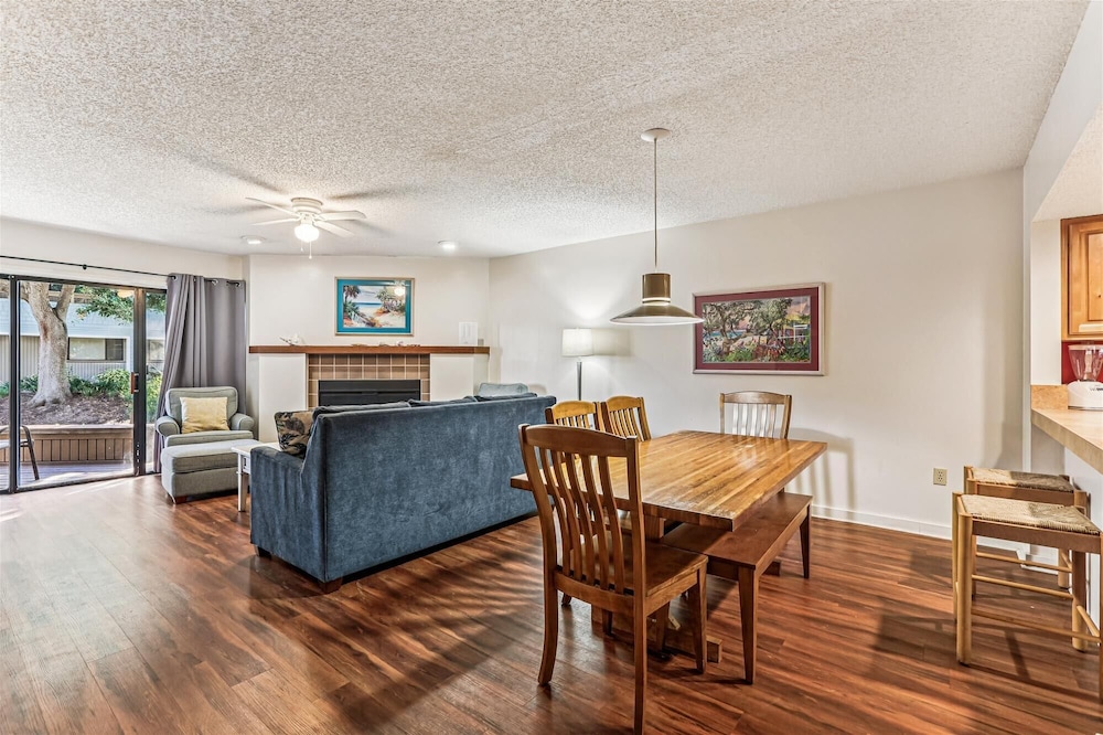 St. Augustine's Oceanfront Oasis: Hibiscus F102