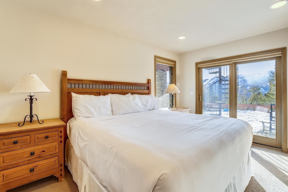 Charter Ridge 10 4 Bedroom Townhouse by RedAwning