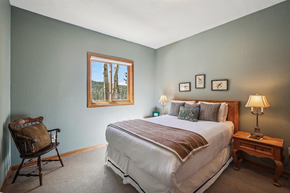 10 Southface 5 Bedroom Home by RedAwning