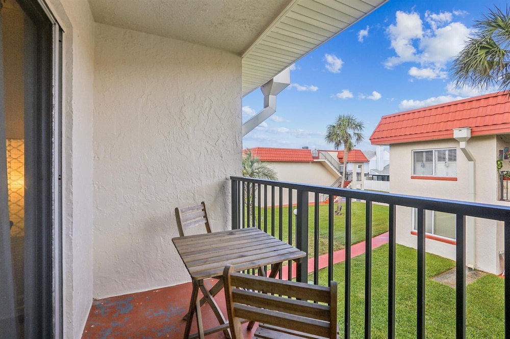 Beachside 2br/2ba Condo w/ Pool, Balcony & Boat Parking in St. Augustine