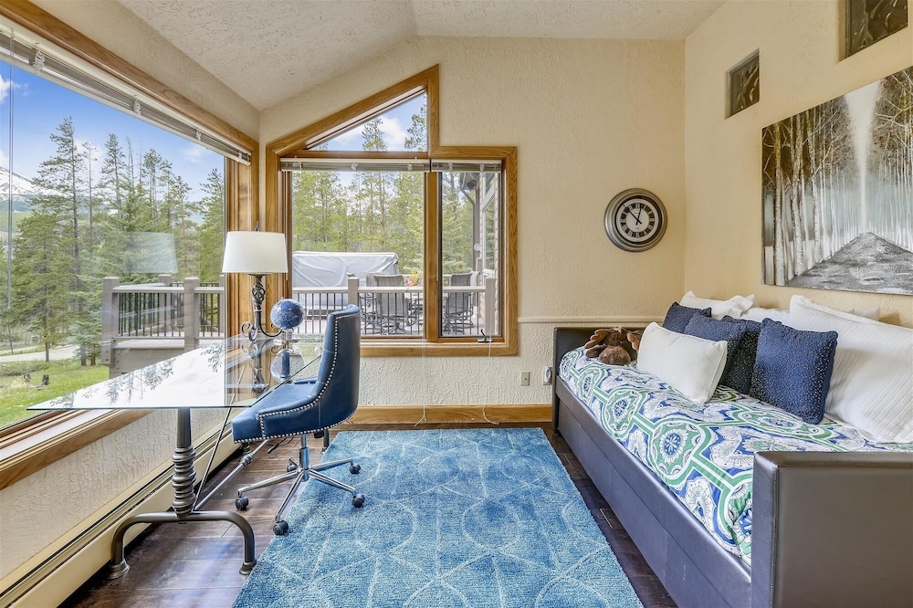 Evergreen Lodge