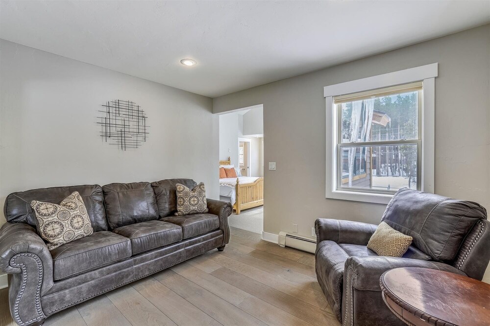 On The Rocks 4 Bedroom Home by RedAwning