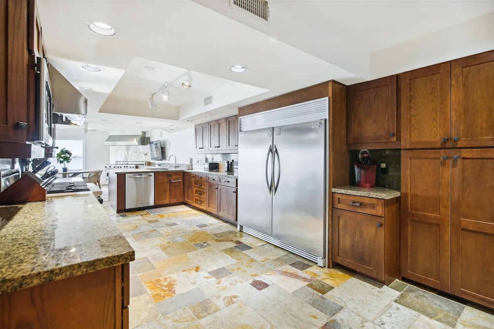 Amazing Bay by Ryson Vacation Rentals