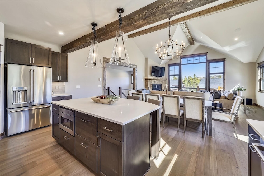 Cocoa Cabin 4 Bedroom Home by RedAwning