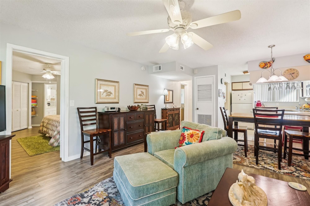 Hibiscus H104: Cozy Island Retreat With Comfort & Charm