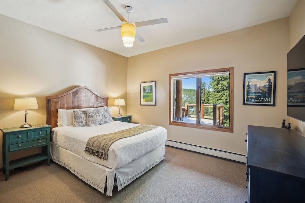 10 Southface 5 Bedroom Home by RedAwning