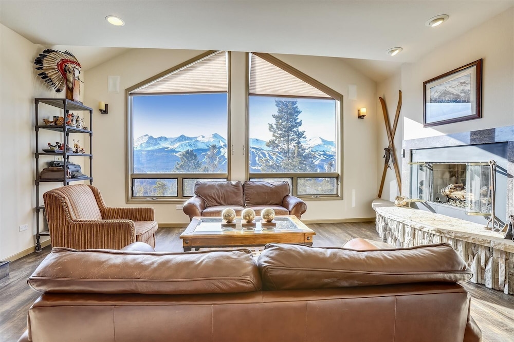 Charter Ridge 10 4 Bedroom Townhouse by RedAwning