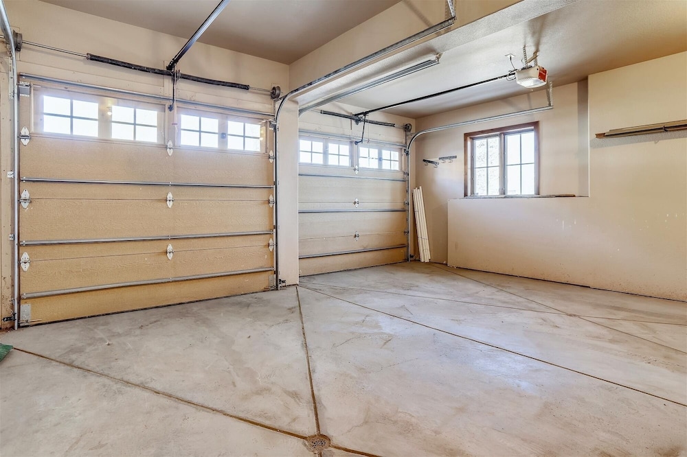 Baldy Mountain Overlook 4 Bedroom Townhouse by RedAwning