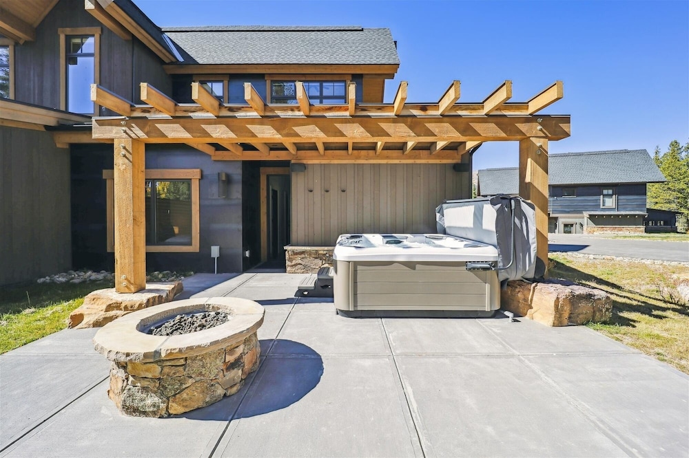 Outside The Bubble 4 Bedroom Home