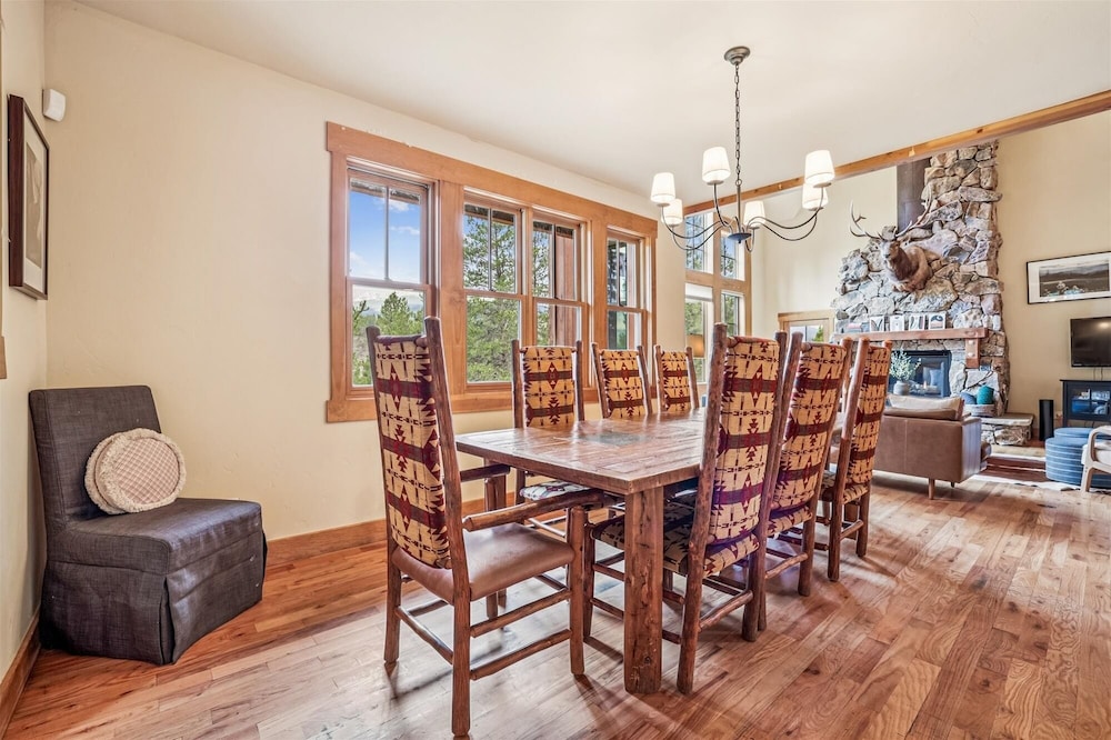 Little Bear Lodge 4 Bedroom Home