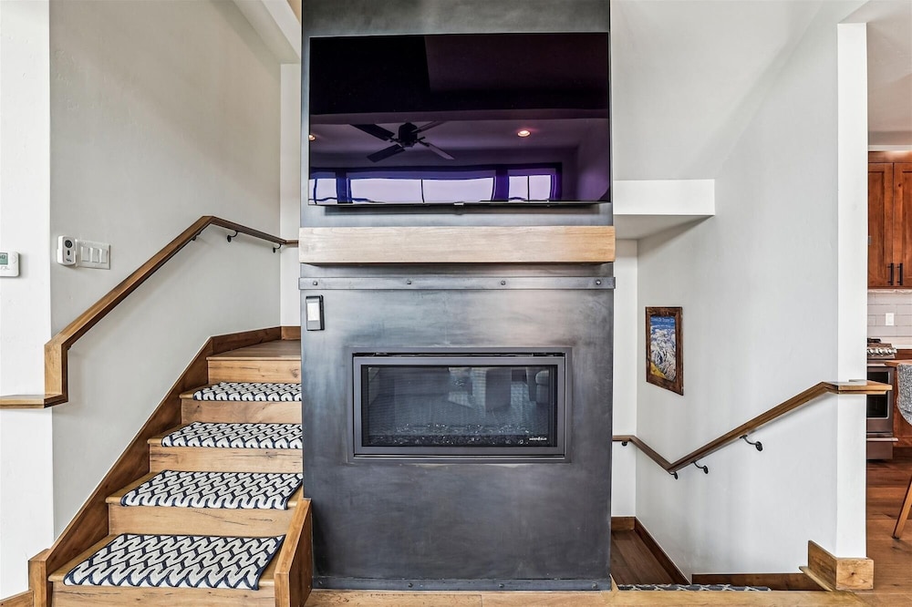 Decked Out Downtown 3 Bedroom Townhouse