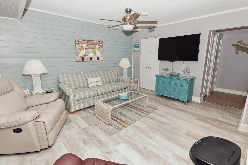Shoreline Towers 3066- Our Relaxation 3 Bedroom Condo by RedAwning