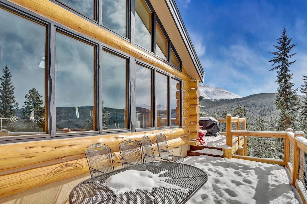 10 Southface 5 Bedroom Home by RedAwning