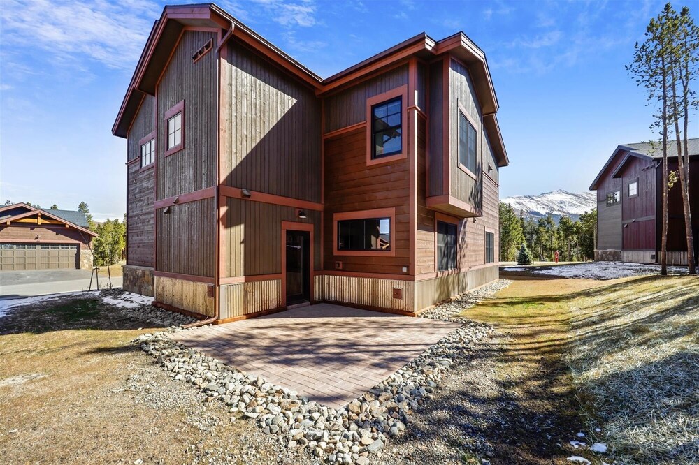 Cocoa Cabin 4 Bedroom Home by RedAwning