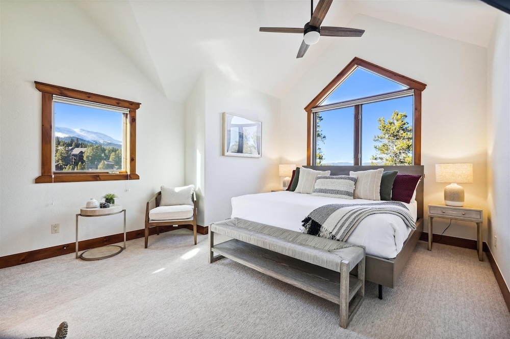 Snowflake Ski In & Ski Out 4 Bedroom Townhouse by RedAwning view 3