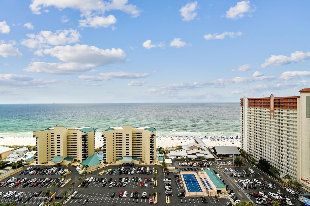 Laketown Wharf 2123 3 Bedroom Condo