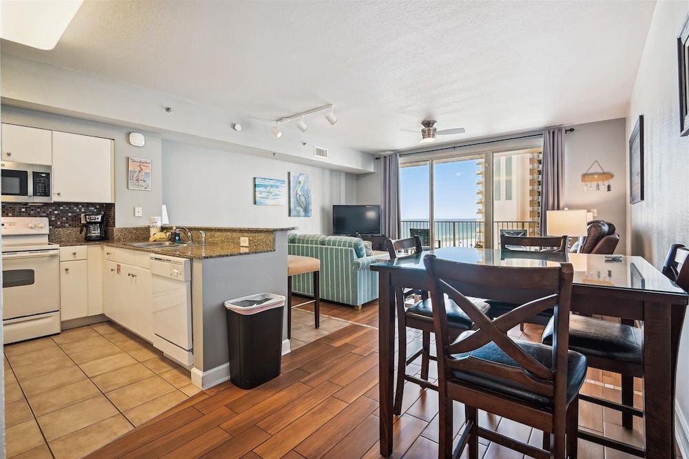 Shores Of Panama 726 - 1bd+bunks, Sleeps 6. Sunset View! Reserved Parking Space! Free Fun! 1 Bedroom Condo by RedAwning view 5