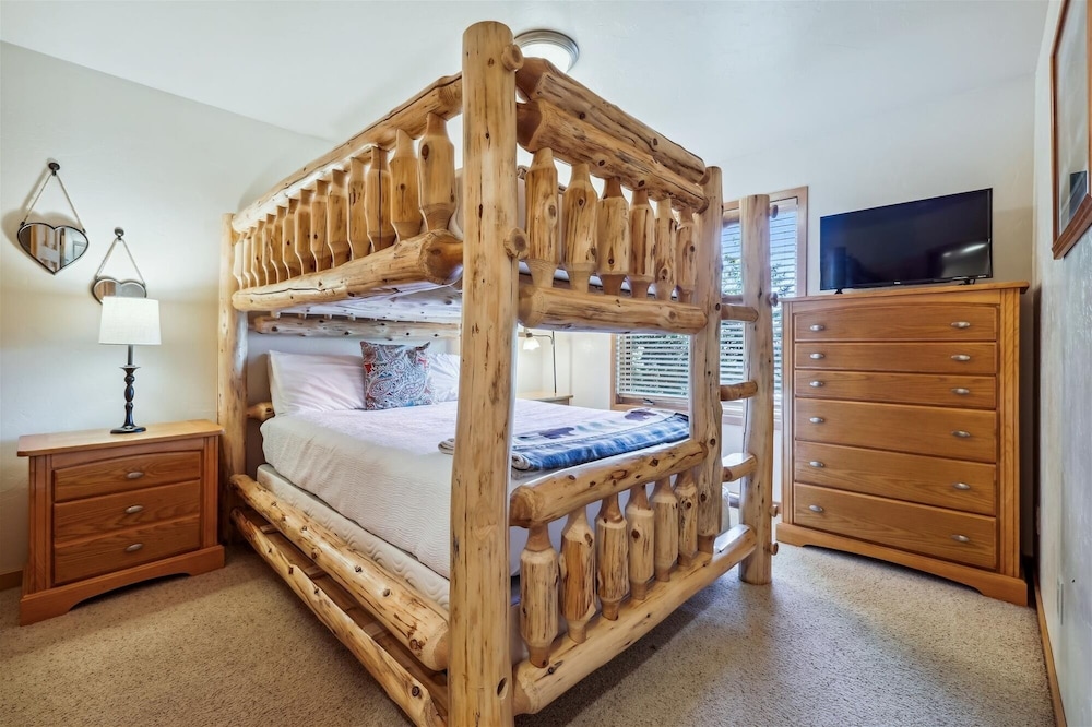 Legend Lake Lookout 4 Bedroom Home