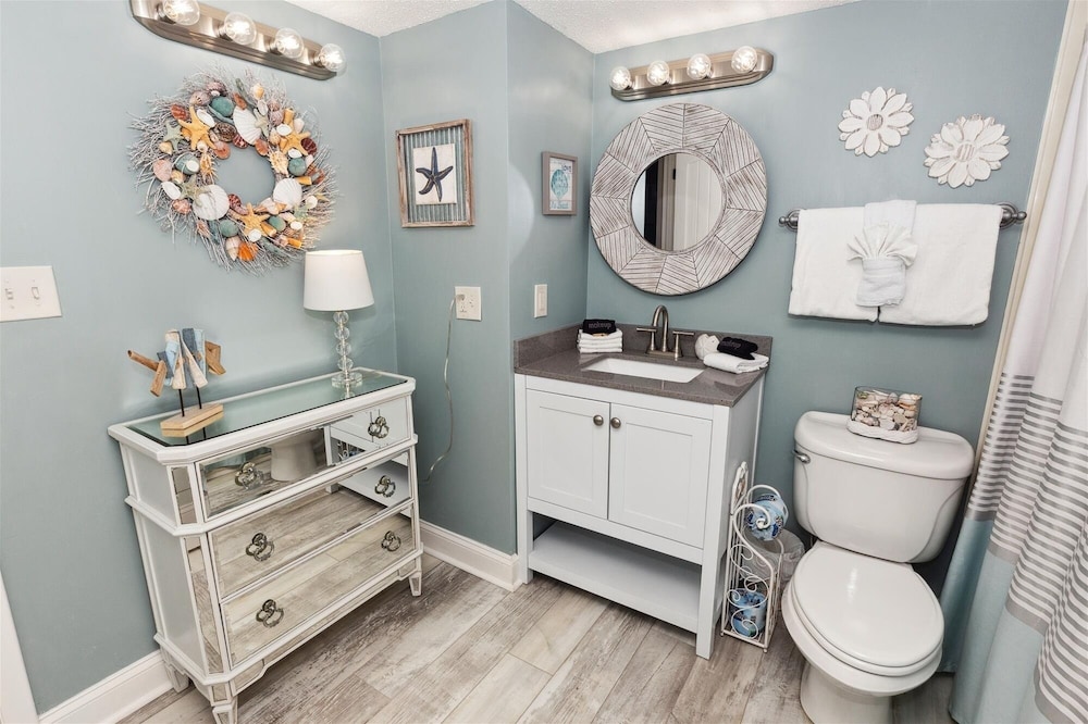 Shoreline Towers 3066- Our Relaxation 3 Bedroom Condo by RedAwning