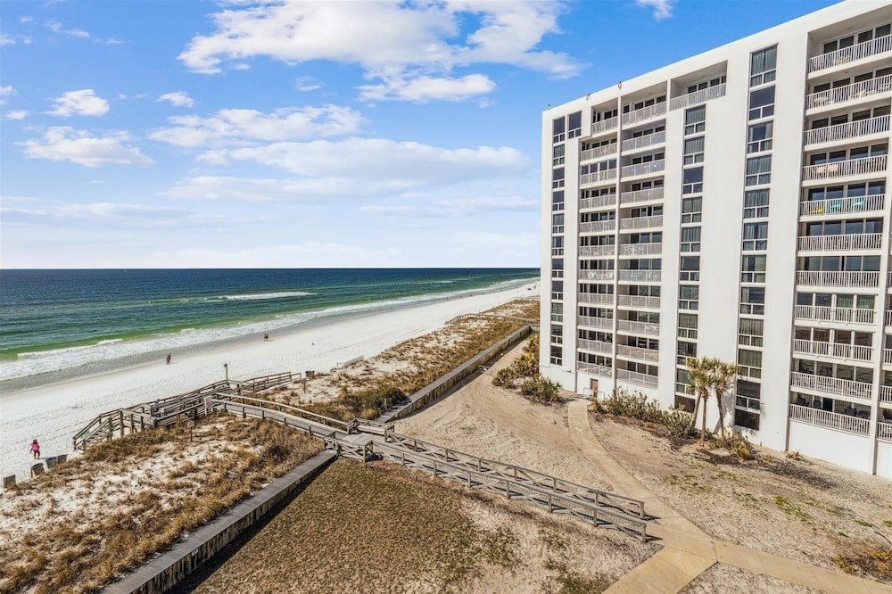 Shoreline Towers 1063 2 Bedroom Condo by RedAwning