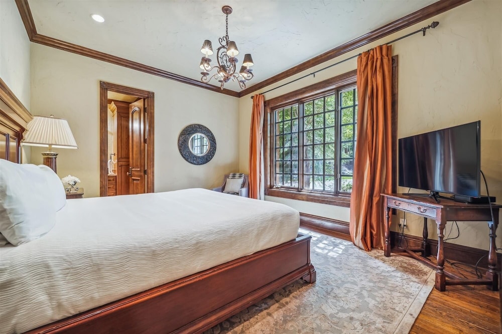 Gold King Retreat 6 Bedroom Home by RedAwning