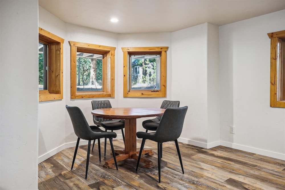 American Way Chalet 5 Bedroom Home