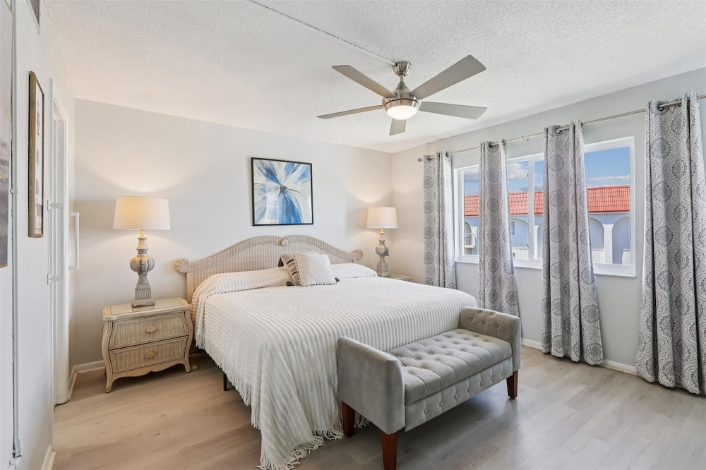 Oceanfront 3BR Condo: Gated, Breathtaking View