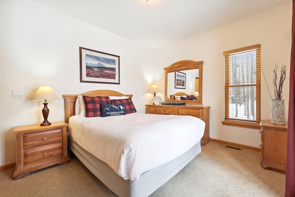 Timber Heights Lodge 3 Bedroom Home by RedAwning